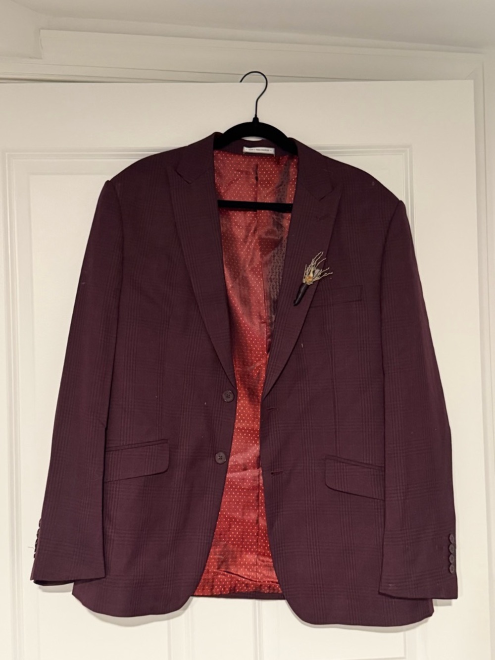 Men's Burgundy suit jacket